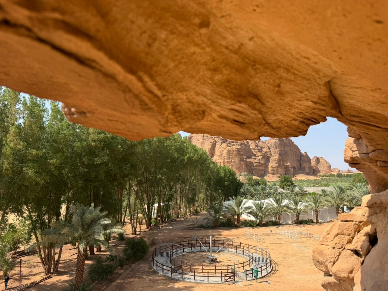 جهاز تمشية الخيل من قوس صخري